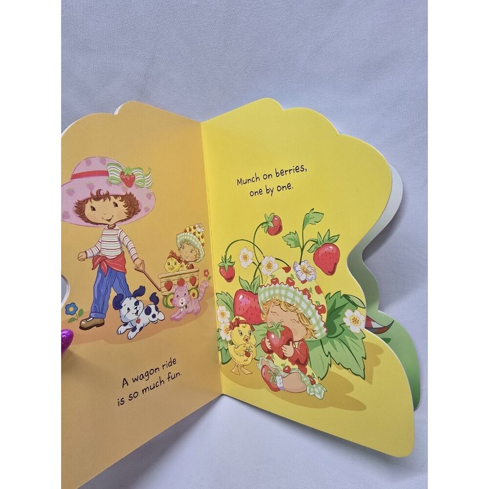 Strawberry Shortcake Board Book Apple Dumplin’s Day by Monique Z. Stephens - Picture 4 of 13
